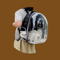Mochila transportadora ANIMALZO tipo cápsula espacial con ventana panorámica y gato blanco en el interior