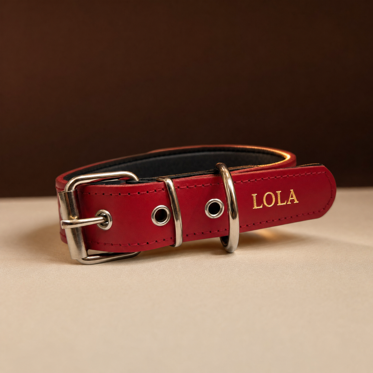 Collar Diario de cuero rojo con el nombre grabado en oro