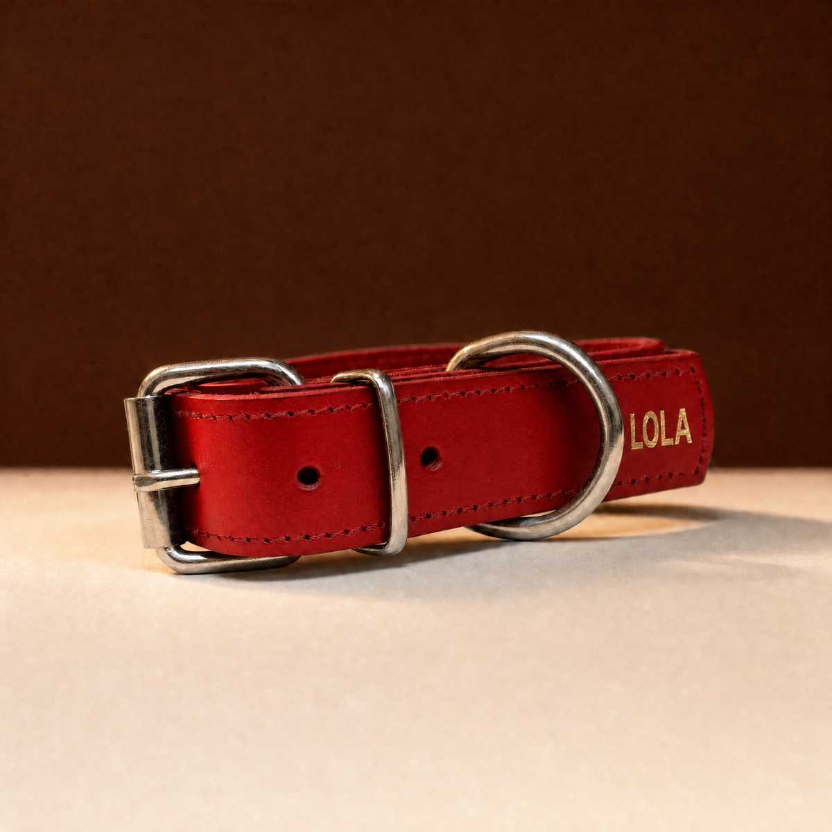 Collar Clásico rojo con el nombre grabado en oro