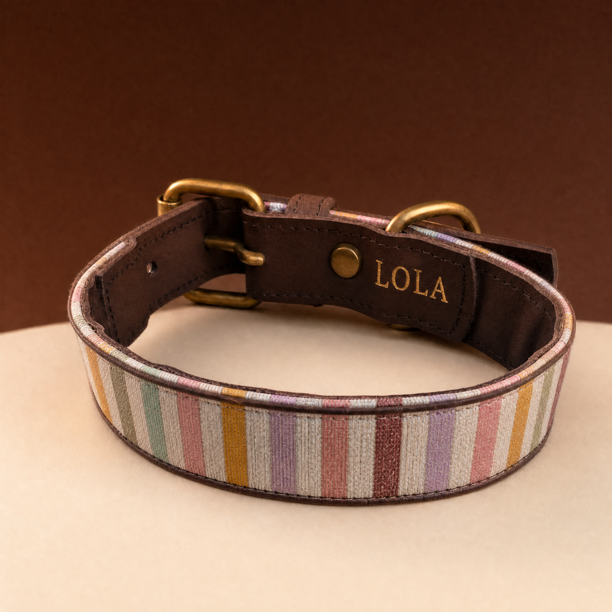 Collar Patio dibujo Rayas con el nombre grabado en oro